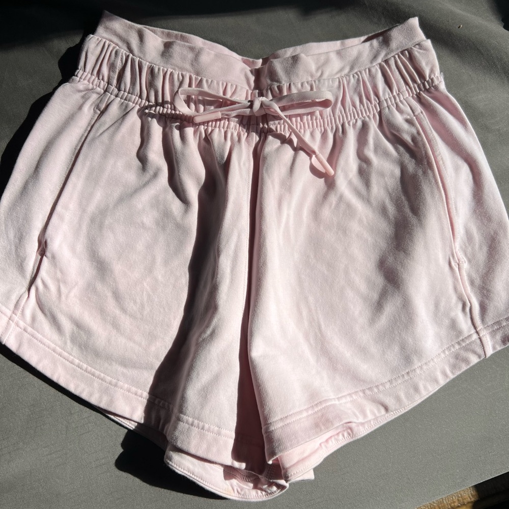 Lululemon inner glow 3” shorts in Strawberry Milkshake
